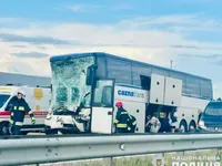 На Житомирщине столкнулись международный автобус и зерновоз, погиб водитель