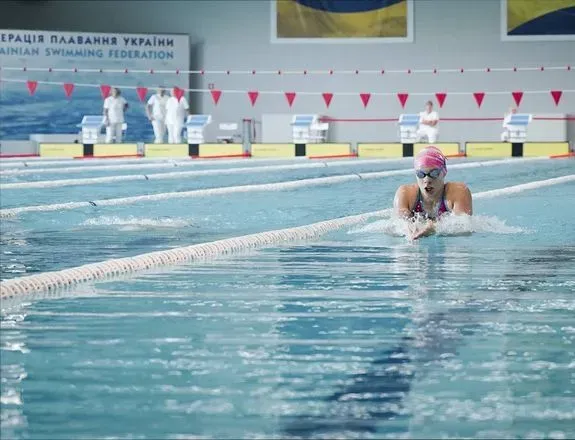 В Полтаві одночасно проходять два літні чемпіонати України з плавання. Змагається 445 спортсменів