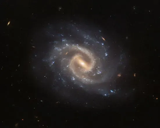 teleskop-khabbl-zrobiv-unikalne-foto-galaktiki-na-vidstani-192-milyoniv-svitlovikh-rokiv