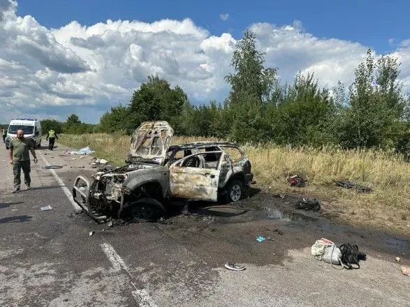 На трассе к польской границе перевернулся и загорелся кроссовер: два человека погибли на месте