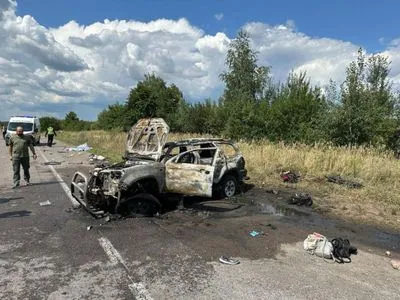 На трасі до польського кордону перекинувся і загорівся кросовер: двоє людей загинули на місці