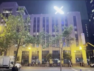 Жителі Сан-Франциско скаржаться на яскравий логотип X на даху компанії Ілона Маска