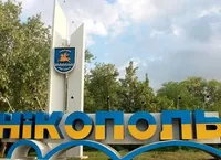 россияне ночью семь раз обстреляли Никопольщину в Днепропетровской области