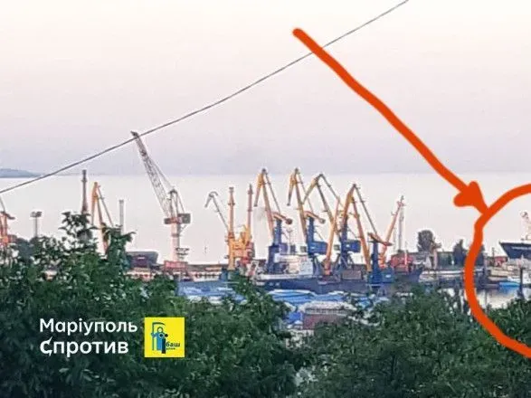 Оккупанты в Мариуполе продолжают воровать украинское зарно: под загрузку стало еще одно судно