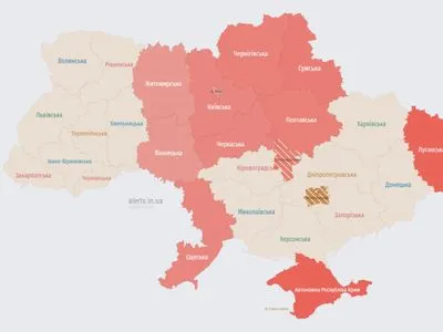 У Києві — загроза ворожих БПЛА, киян просять пройти в укриття