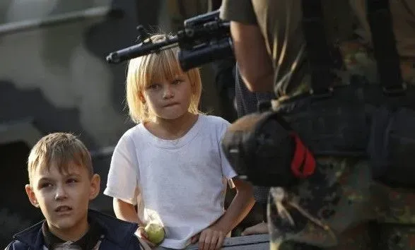 ЦНС: оккупанты лишают родительских прав, если на ВОТ ребенок не ходит в российскую школу