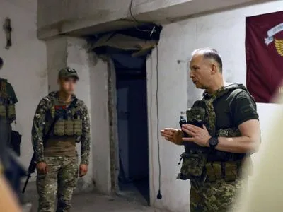 Українські захисники продовжують наступальні дії на Бахмутському напрямку - Сирський
