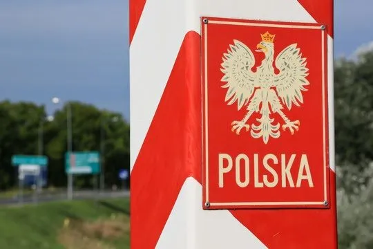 Польща перекинула на кордон з білоруссю бойові гелікоптери