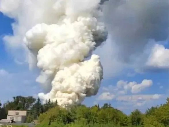 Під москвою масштабна пожежа на заводі акумуляторів, місцеві кажуть про вибух