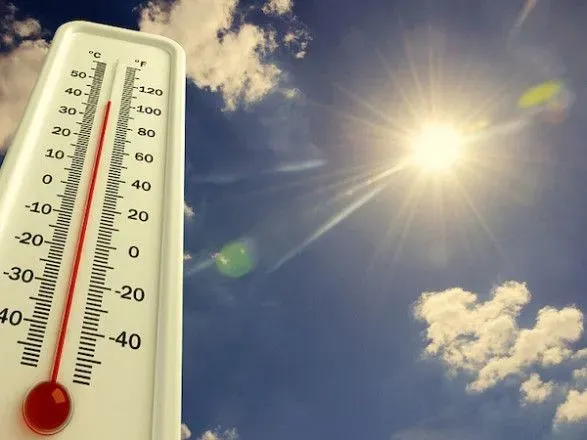 Экстремальная жара: завтра температура в Украине может достичь 36-38°