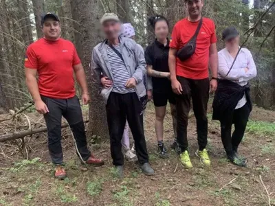 Рятувальники розшукали в Карпатах групу туристів, які втратили орієнтування