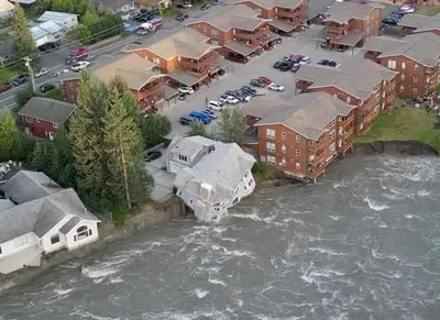 На Аляске прорыв ледника вызвал наводнение в столице, людей эвакуируют