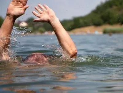 В Одеській області, рятуючи своїх онучок на водоймі, загинув дідусь