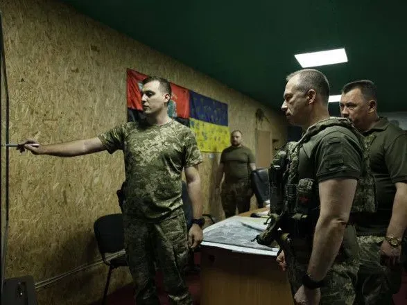 Сирський відвідав позиції на Куп’янському напрямку: працював з командирами Сирський відвідав позиції на Куп’янському напрямку: працював з командирами