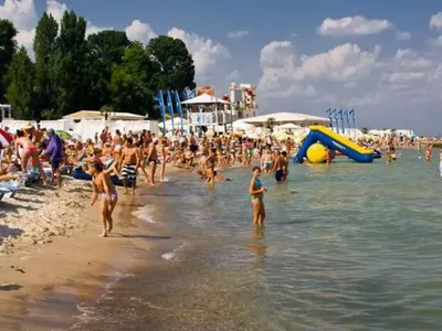 Эксперт о решении Кипера открыть пляжный сезон: это сигнал, что власть на местах заботится о досуге людей