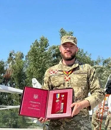Виконав понад 300 бойових вильотів: льотчик Ростислав Лазаренко отримав звання Героя України