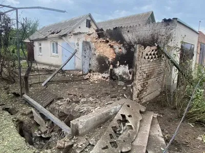 Российская армия обстреляла Никополь из тяжелой артиллерии. Пострадала пожилая женщина