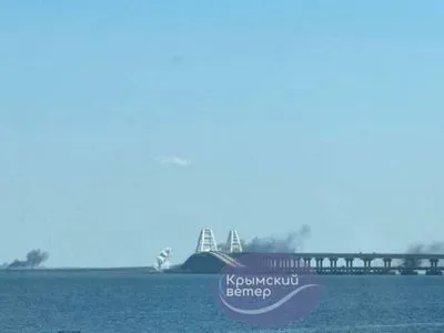 "Бавовна" у районі Кримського мосту: аксьонов запевняє, що міст не пошкоджено