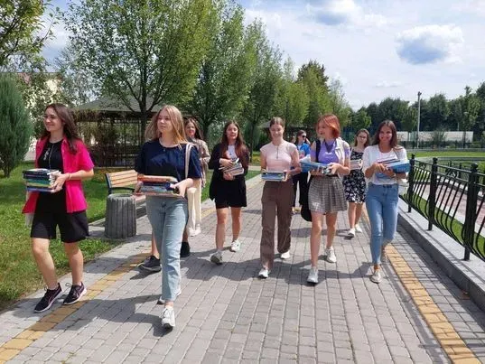 "Буккроссинг МХП": в дендропарке в Винницкой области популяризируют обмен книгами