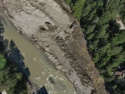 Українські рятувальники розчистили русло річки, яка затопила велику частину Словенії