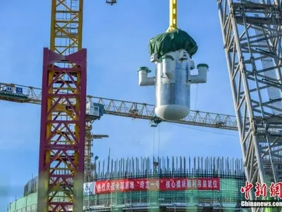 У Китаї завершили складання першого в світі комерційного малого модульного реактора