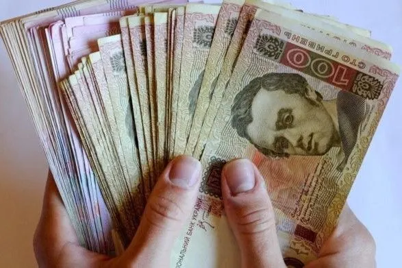 За 7 місяців уряд виплатив понад чверть трильйона гривень соціальних виплат - Шмигаль