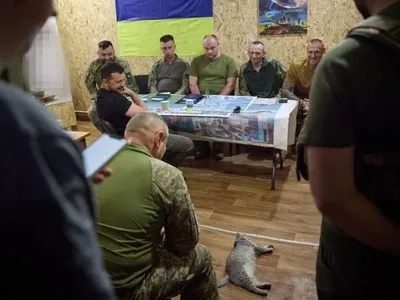 Кіт взяв участь у нараді Зеленського з військовими