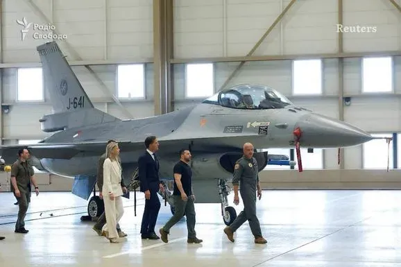 Зеленский в Нидерландах посетил военную авиабазу