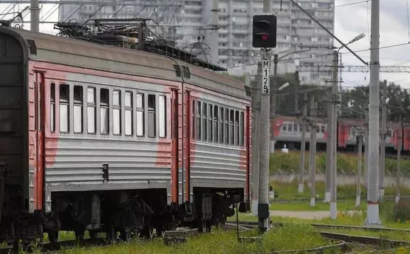 На залізниці у москві підпалили релейну шафу - потяги відстають від графіка