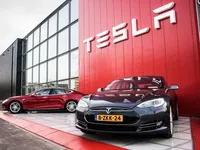 Tesla підозрює двох колишніх працівників у масштабному “зливі” даних