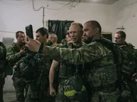 Сырский наградил бойцов штурмовой бригады "Лють"