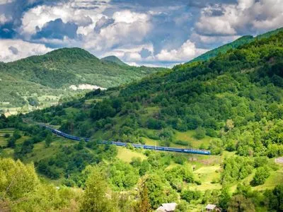 Популярний маршрут поїзда з Києва до Ужгорода продовжать на вересень