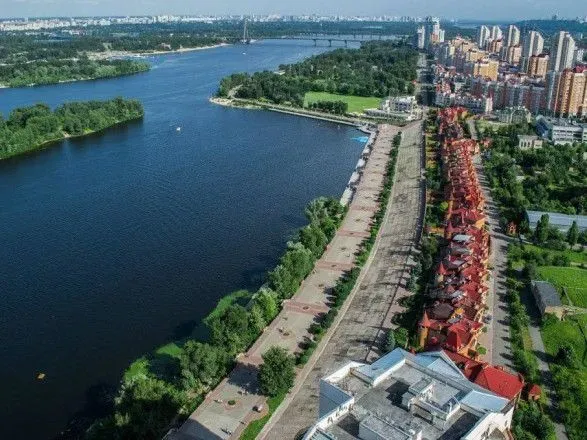 Суд отменил незаконную регистрацию прав на гидросооружение на Оболонской набережной в Киеве