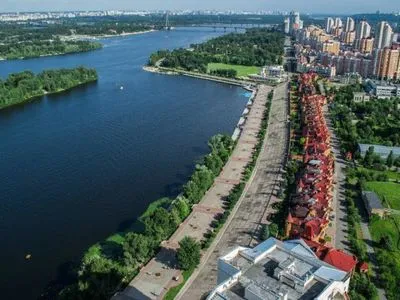 Суд скасував незаконну реєстрацію прав  на гідроспоруду на Оболонській набережній у Києві
