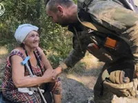 Евакуація з Роботиного: українські бійці вивезли шістьох людей