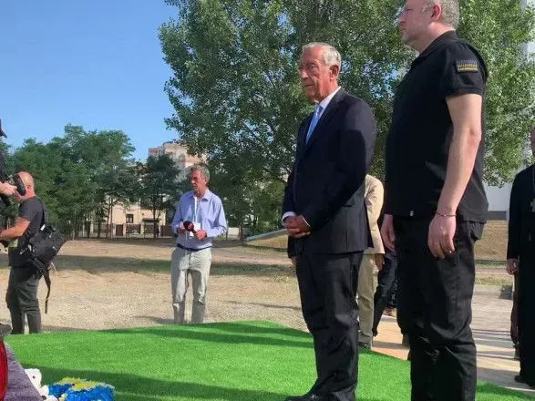 Президент Португалии посетил Бучу в Киевской области