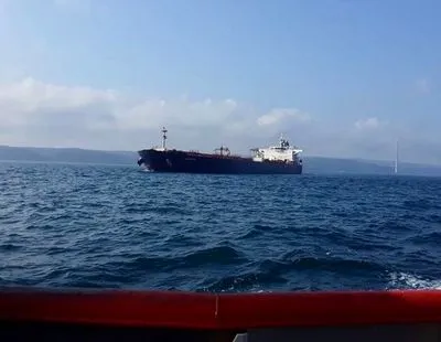 Нафтовий танкер, який прямував з рф до Китаю, зламався і перекрив рух через Босфор