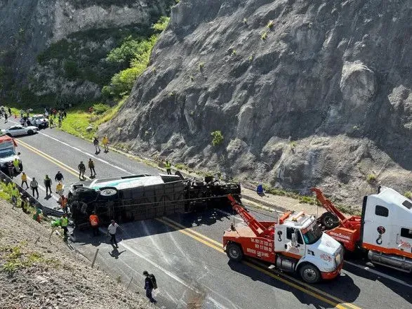 У Мексиці автобус зіштовхнувся з вантажівкою: 16 загиблих та 36 поранених
