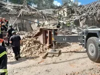 Удар рф по школі на Сумщині: рятувальники показали розбір завалів