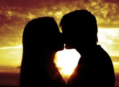 День примирительного поцелуя, Всемирный день нарцисса. Что еще можно отметить 25 августа