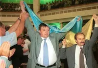 В Верховную Раду внесли флаг, который вносили впервые в пленарный зал 24 августа 1991 года