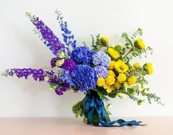 В москві затримано чоловіка з жовто-блакитним букетом квітів