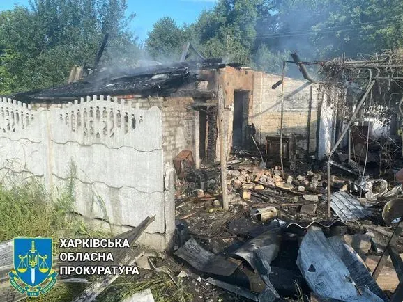 Офис Генпрокурора показал последствия обстрела села на Купянщине. Начато уголовное производство