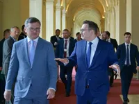 Кулеба начал европейское турне: встретился с главой МИД Чехии