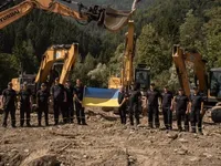 Боролись із наслідками повені у Словенії: українські рятувальники розширили понад півтори тисячі метрів річки