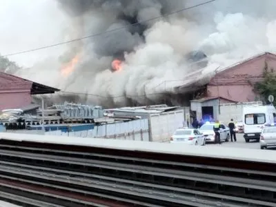 У москві "гаряче": поблизу площі трьох вокзалів палає складське приміщення
