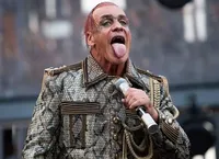 Розслідування щодо сексуального насильства з боку вокаліста гурту Rammstein Ліндеманна закрито