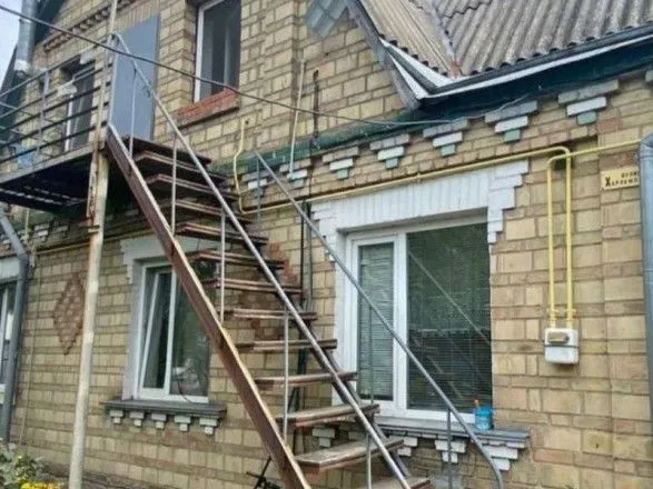 На Киевщине двухлетний мальчик выпал из окна дома