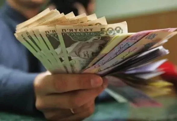 Шмыгаль: новая система оплаты труда государственных служащих должна заработать с 1 января