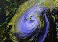 Китай объявил наивысший уровень предупреждения из-за тайфуна "Саола"
